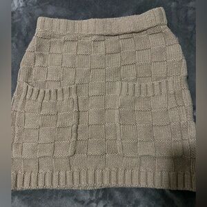 Cream/Tan Knit Skirt With 2 Large Pockets No Size Tag But Fits Like M/L